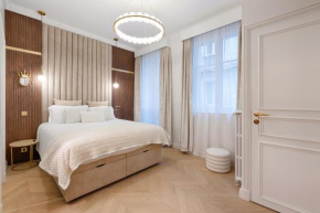Charming Pied-à-Terre Champs-Élysée